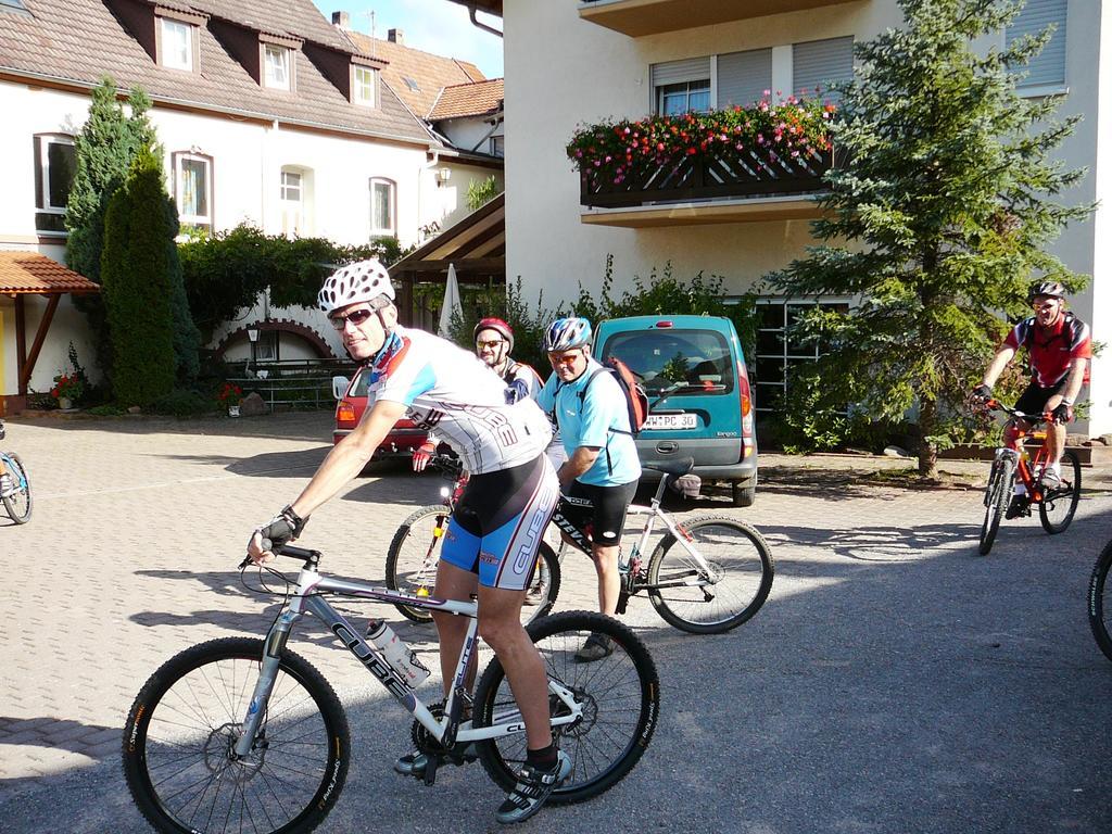 Zum Ochsen Hotel Hauenstein Exterior foto